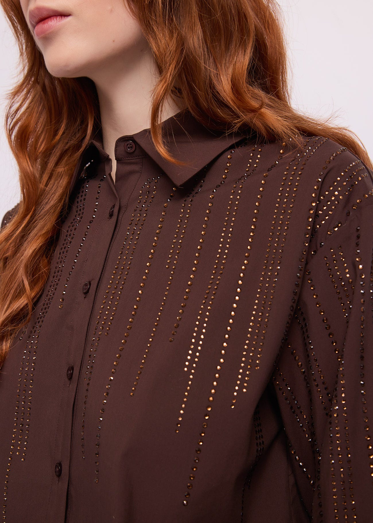 Camicia da donna in popeline con mini borchie