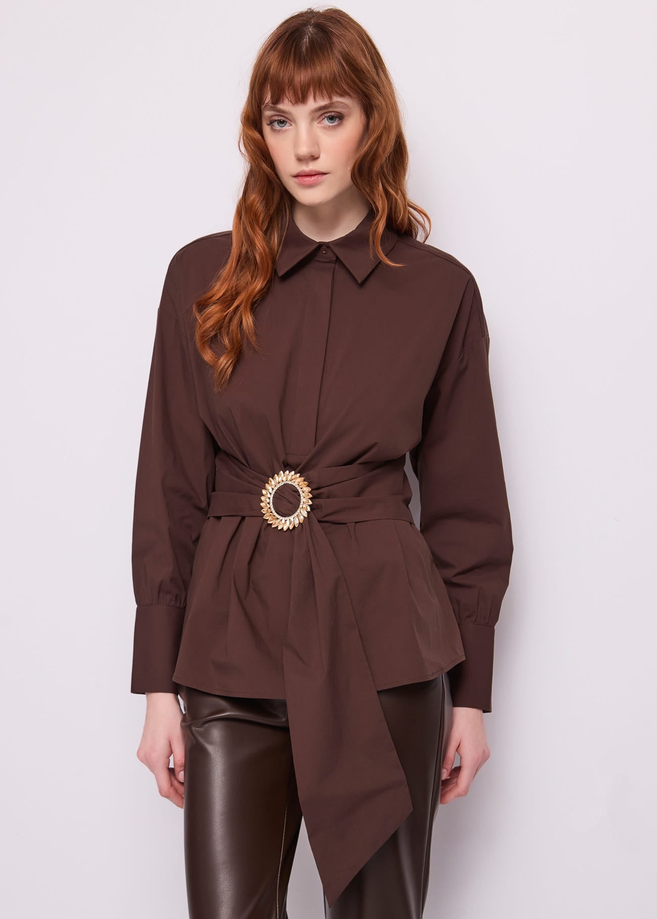 Camicia da donna in popeline con fibbia