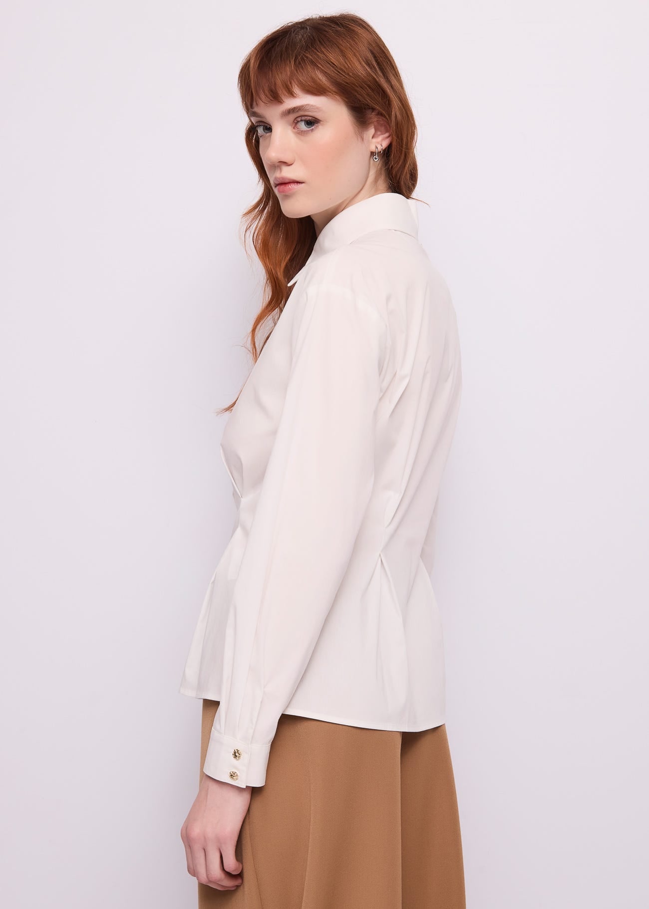 Camicia da donna in popeline con bottoni gioiello