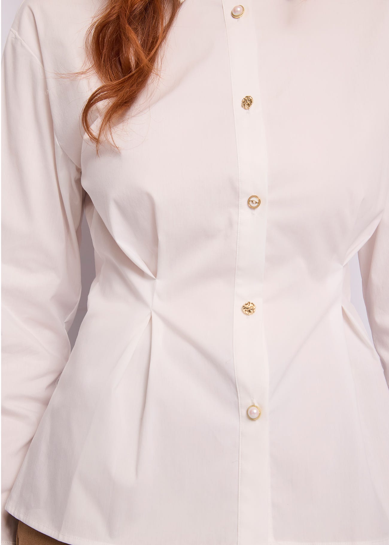 Camicia da donna in popeline con bottoni gioiello
