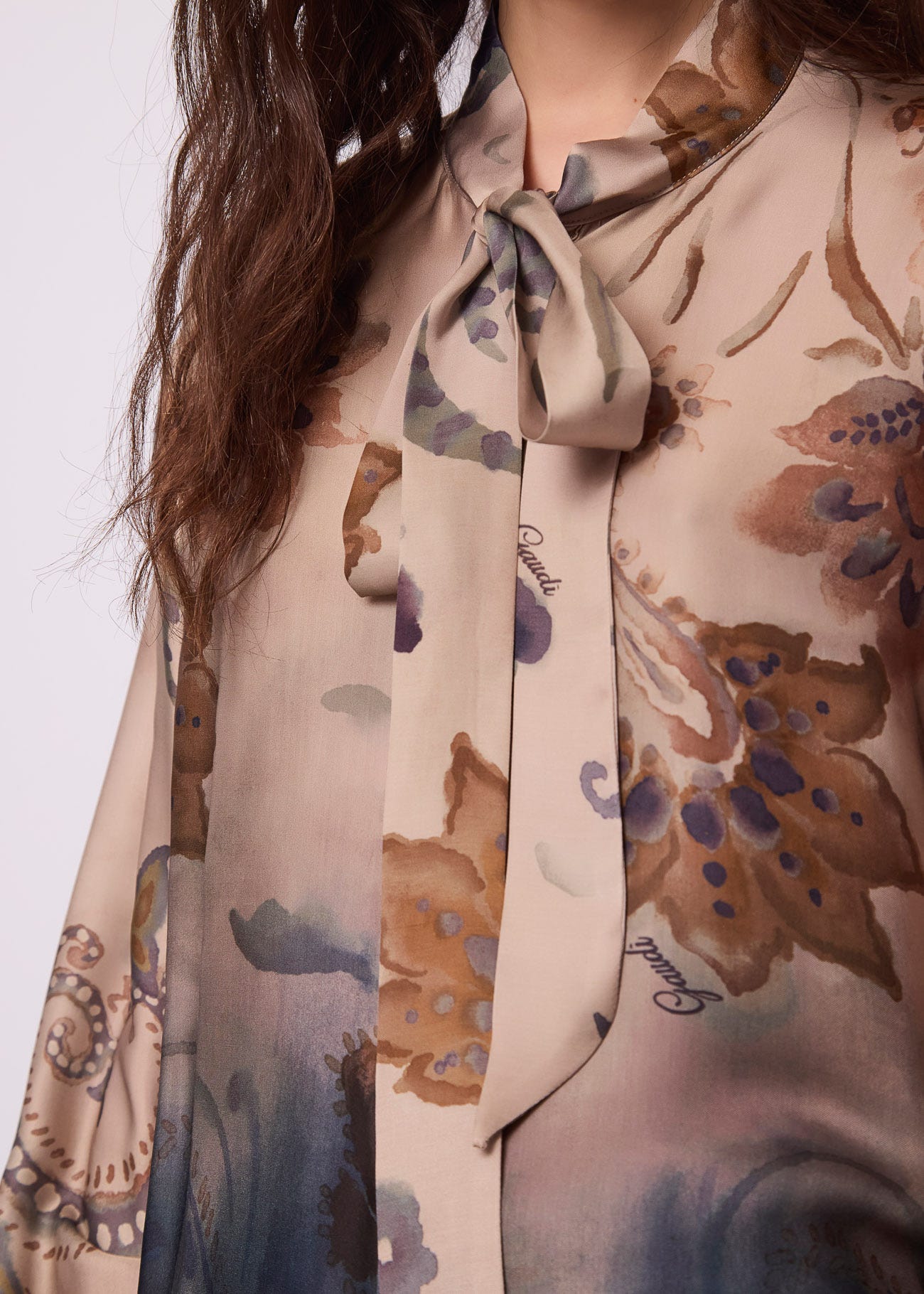 Camicia da donna con collo a foulard