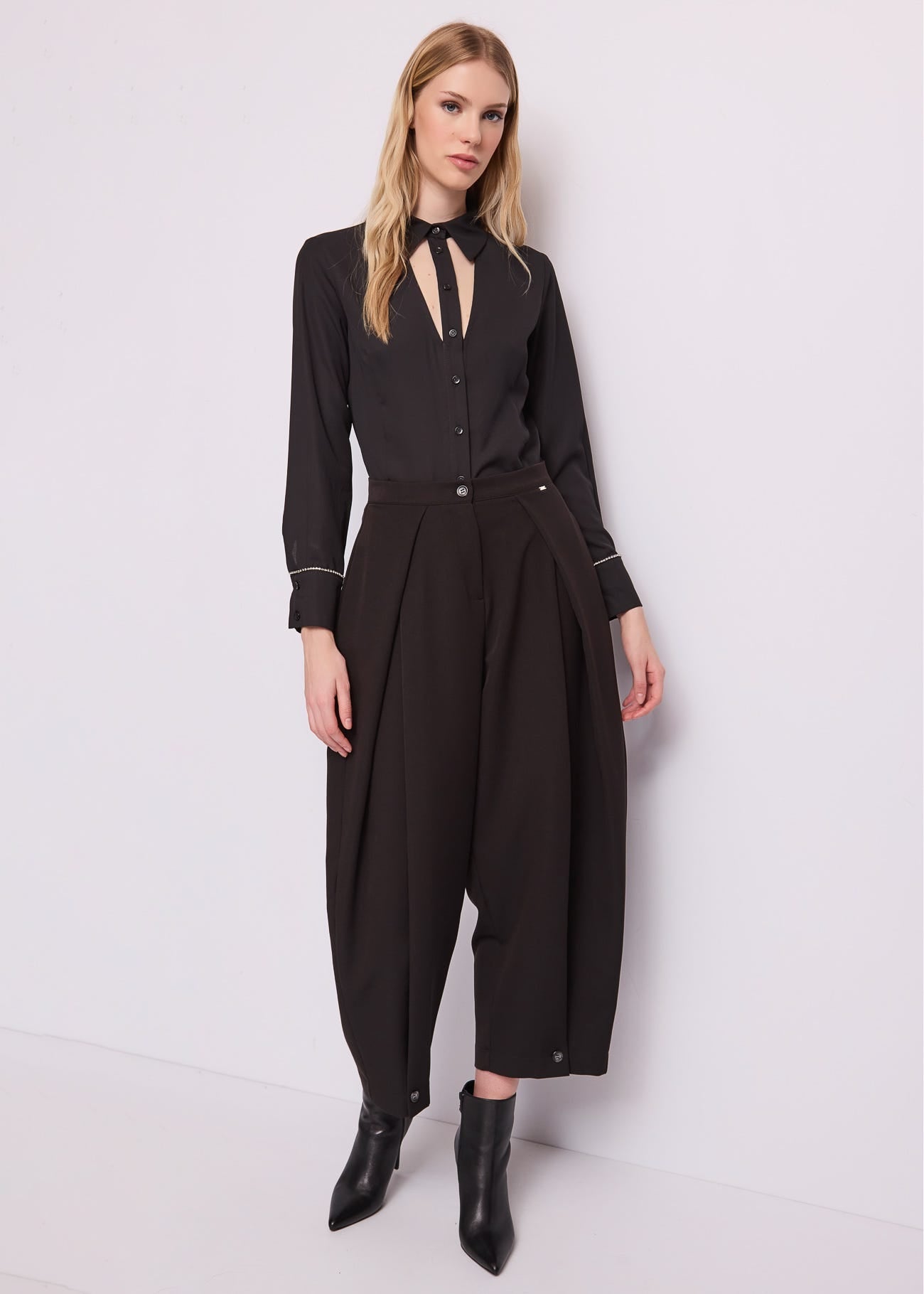 Camicia da donna con dettaglio cut-out