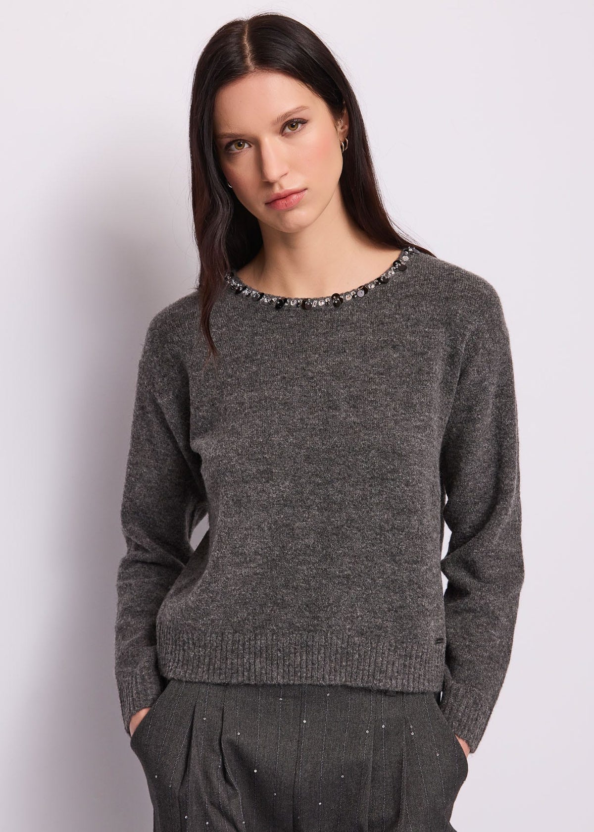 Maglia da donna con strass e paillettes