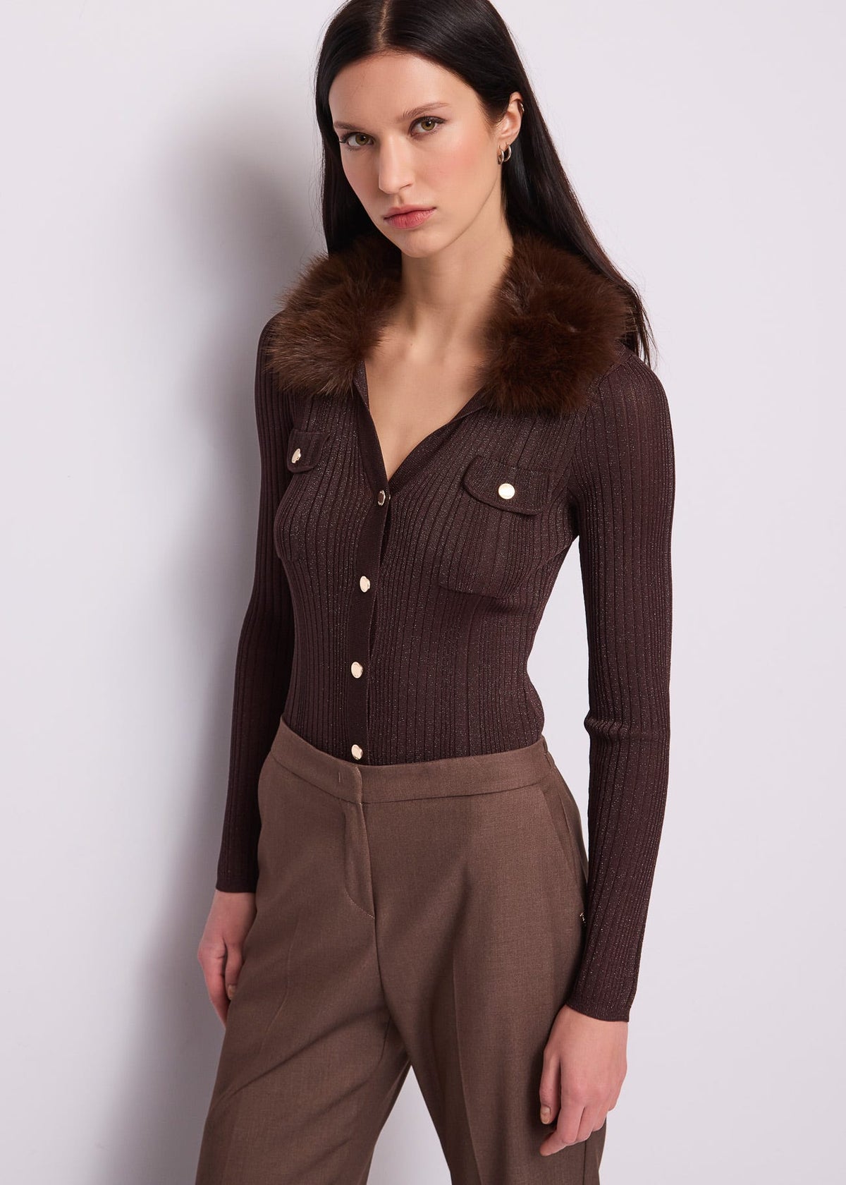 Cardigan da donna con taschini e bottoni