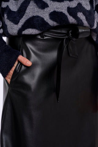 Gonna donna art. Chelsea Rino & Pelle Black