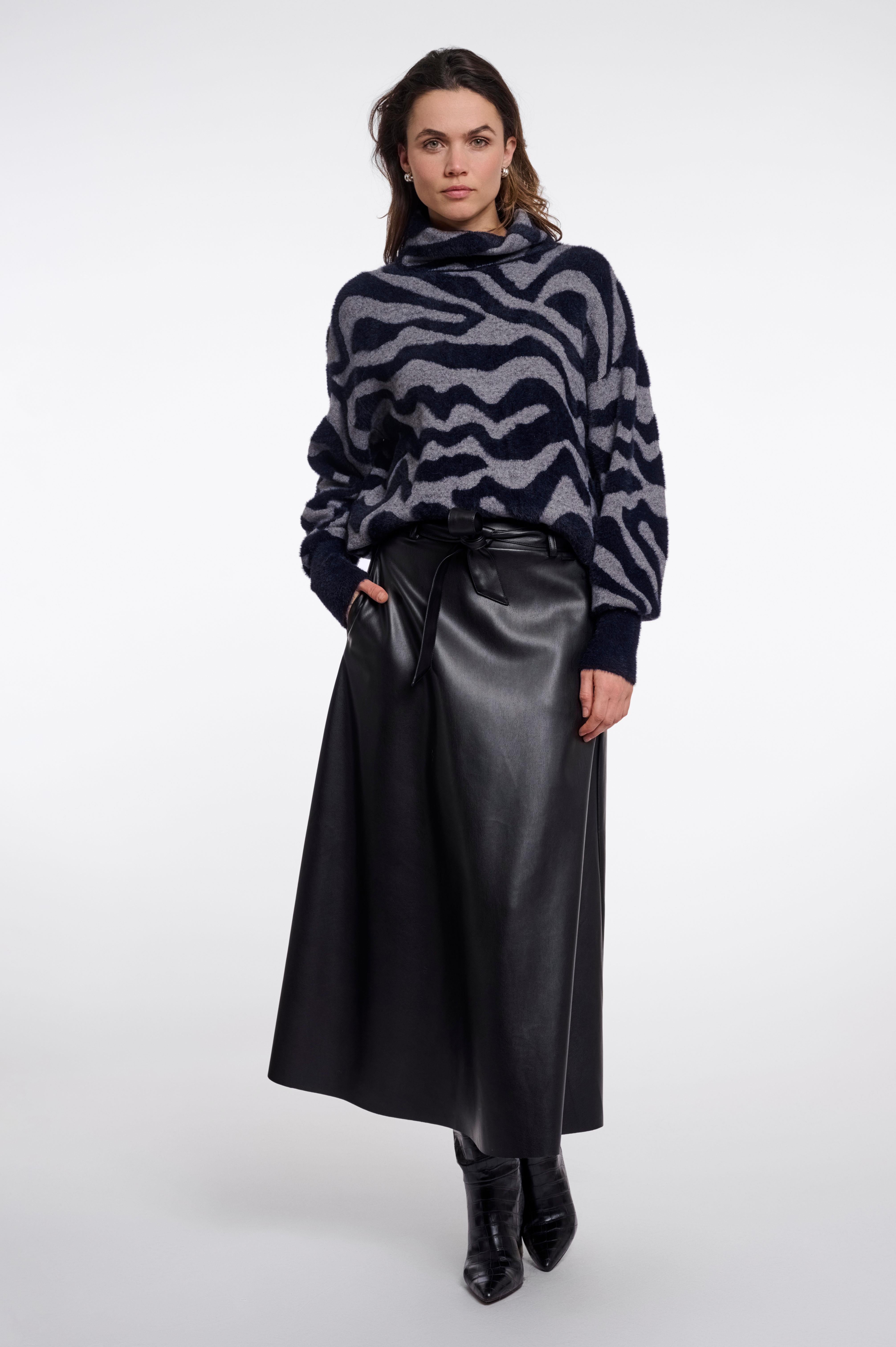 Gonna donna art. Chelsea Rino & Pelle Black