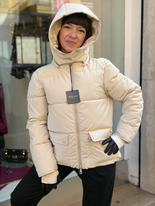 Piumino sintetico corto con cappuccio - art. 521ND35008 - Denny Rose Autunno Inverno 2025/26