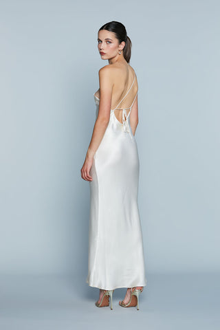 ARACAJA Vestido Largo de Satén de un Solo Hombro con Pedrería y Encaje en la Espalda Artículo Satén RCP2509055007 Mujer Relish Primavera Verano 2025