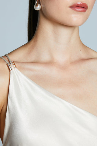 ARACAJA Vestido Largo de Satén de un Solo Hombro con Pedrería y Encaje en la Espalda Artículo Satén RCP2509055007 Mujer Relish Primavera Verano 2025