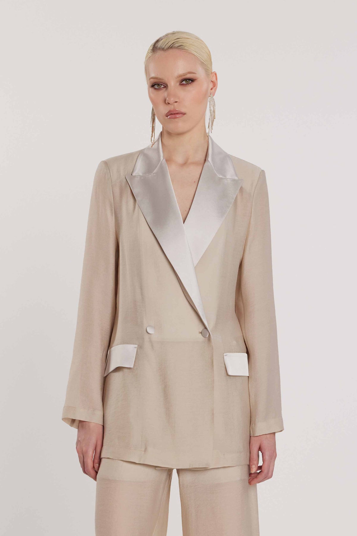 Giacca GALIENA maniche lunghe doppia abbottonatura revers più patte in raso art. RCP2605006009 Donna Relish Primavera Estate 2026