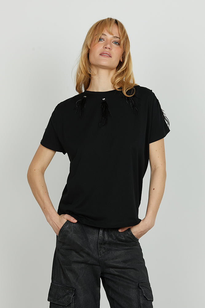 T-shirt PLUME mezza manica con piume più pietre art. RDA2501033012 Donna Relish Autunno Inverno 2025/2026
