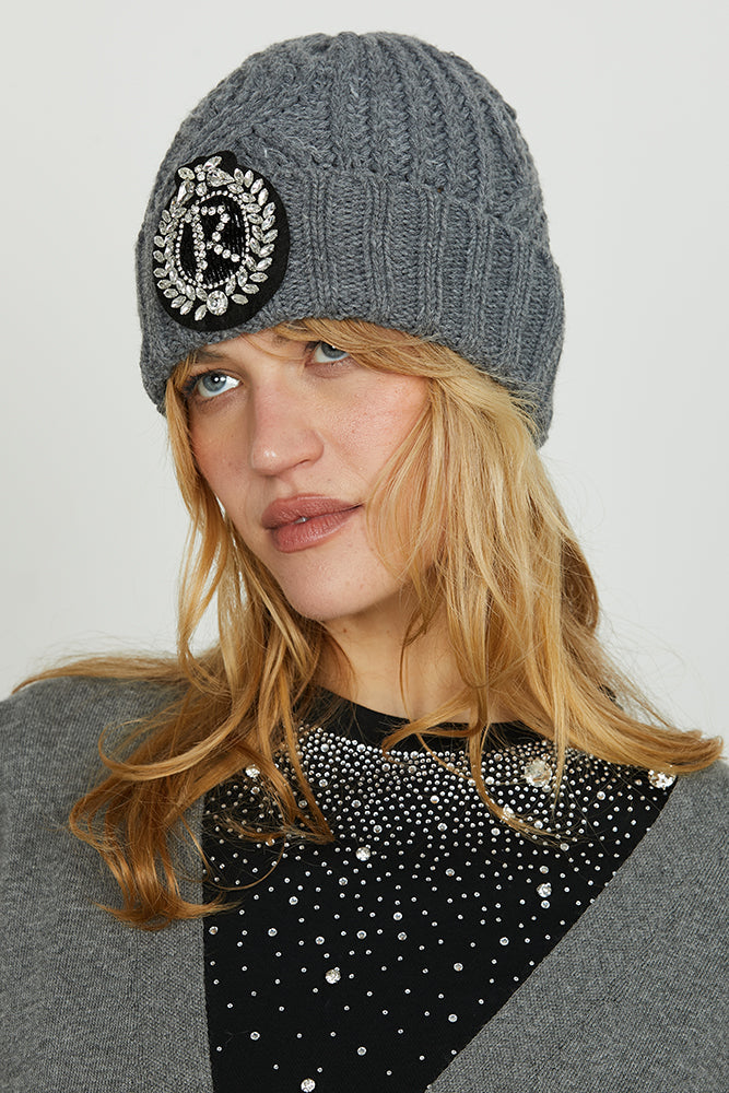 Cappello CITARA lav.trecce con risvolto più patch logo con pietre art. RDA2508069027 Donna Relish Autunno Inverno 2025/2026
