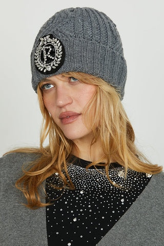 Cappello CITARA lav.trecce con risvolto più patch logo con pietre art. RDA2508069027 Donna Relish Autunno Inverno 2025/2026