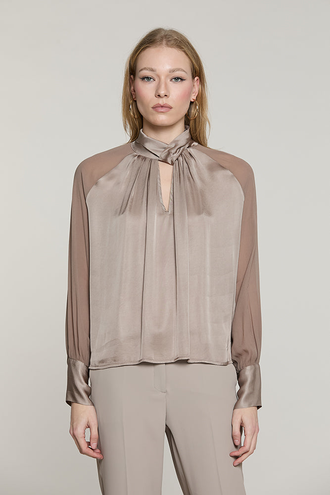 Blusa BELLS manica lunga con nodo collo + pieghe + goccia - RDA2603055038 - Relish Autunno/Inverno 2026