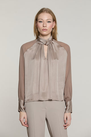 Blusa BELLS manica lunga con nodo collo + pieghe + goccia - RDA2603055038 - Relish Autunno/Inverno 2026