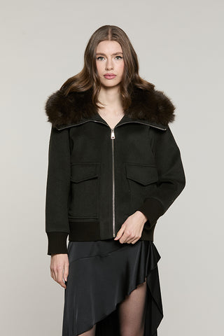 Cappotto SAEZ corto manica lunga con bordi costa con ts + patte + zip + collo ecopelliccia staccabile - RDA2605112016 - Relish Autunno/Inverno 2026