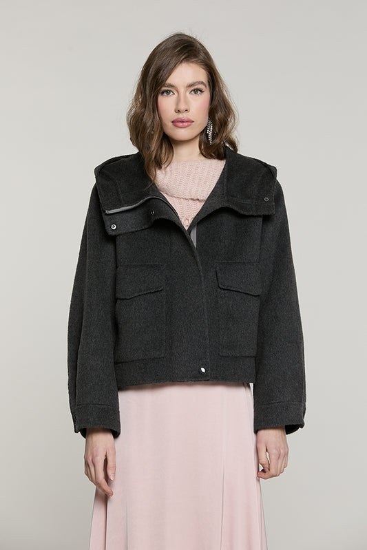 Cappotto LOVELYSA corto manica lunga con tasche toppa + cappuccio + zip + snap - RDA2605667060 - Relish Autunno/Inverno 2026