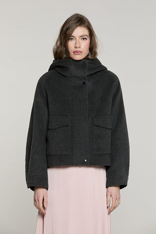 Cappotto LOVELYSA corto manica lunga con tasche toppa + cappuccio + zip + snap - RDA2605667060 - Relish Autunno/Inverno 2026