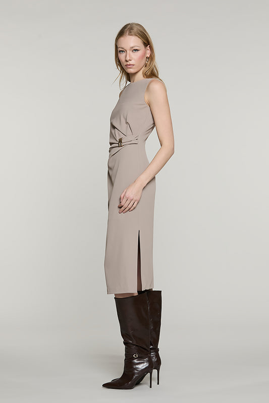 Abito ALAINA midi senza maniche con pieghe + fibbia + spacco - RDA2609006009 - Relish Autunno/Inverno 2026