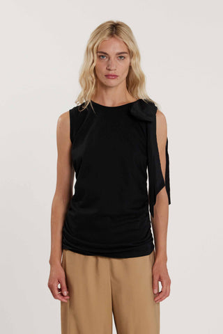 T-Shirt AIMEE smanicata con fiocco sulla spalla più arricciatura sul fondo art. RDP2601033023 Donna Relish Primavera Estate 2026