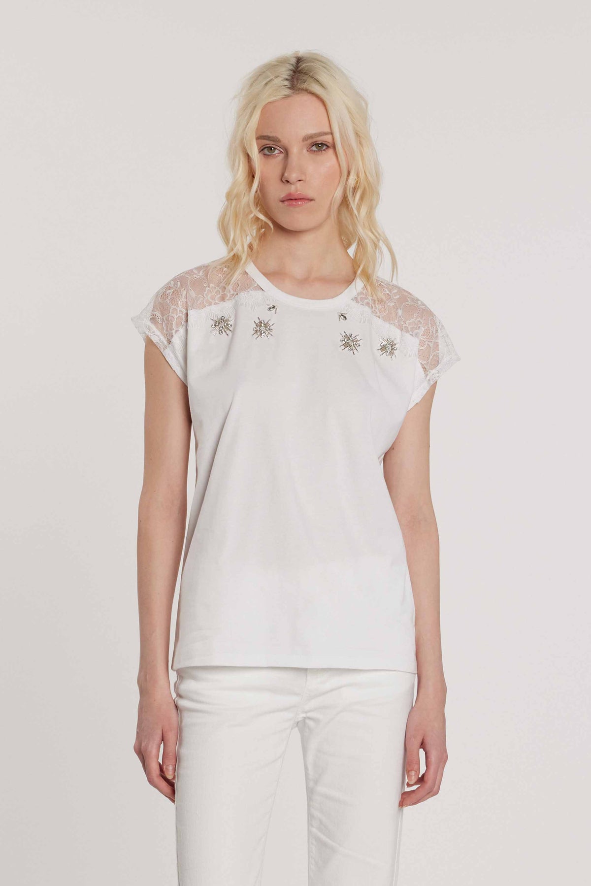 T-Shirt ANNABELLA maniche corte pizzo con applicazioni pietre art. RDP2601046020 Donna Relish Primavera Estate 2026