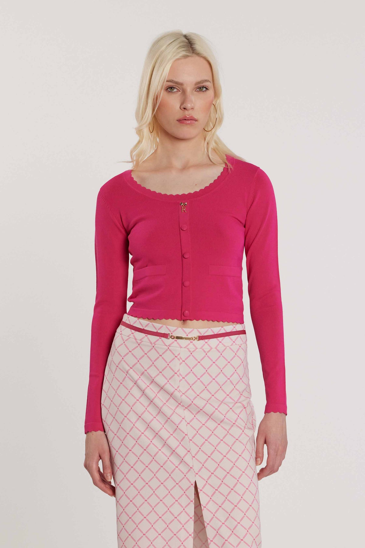 Maglia ADELE maniche lunghe scollo alla madonna con finta apertura più bottoni più applicazioni logo e fiocco art. RDP2602067021 Donna Relish Primavera Estate 2026