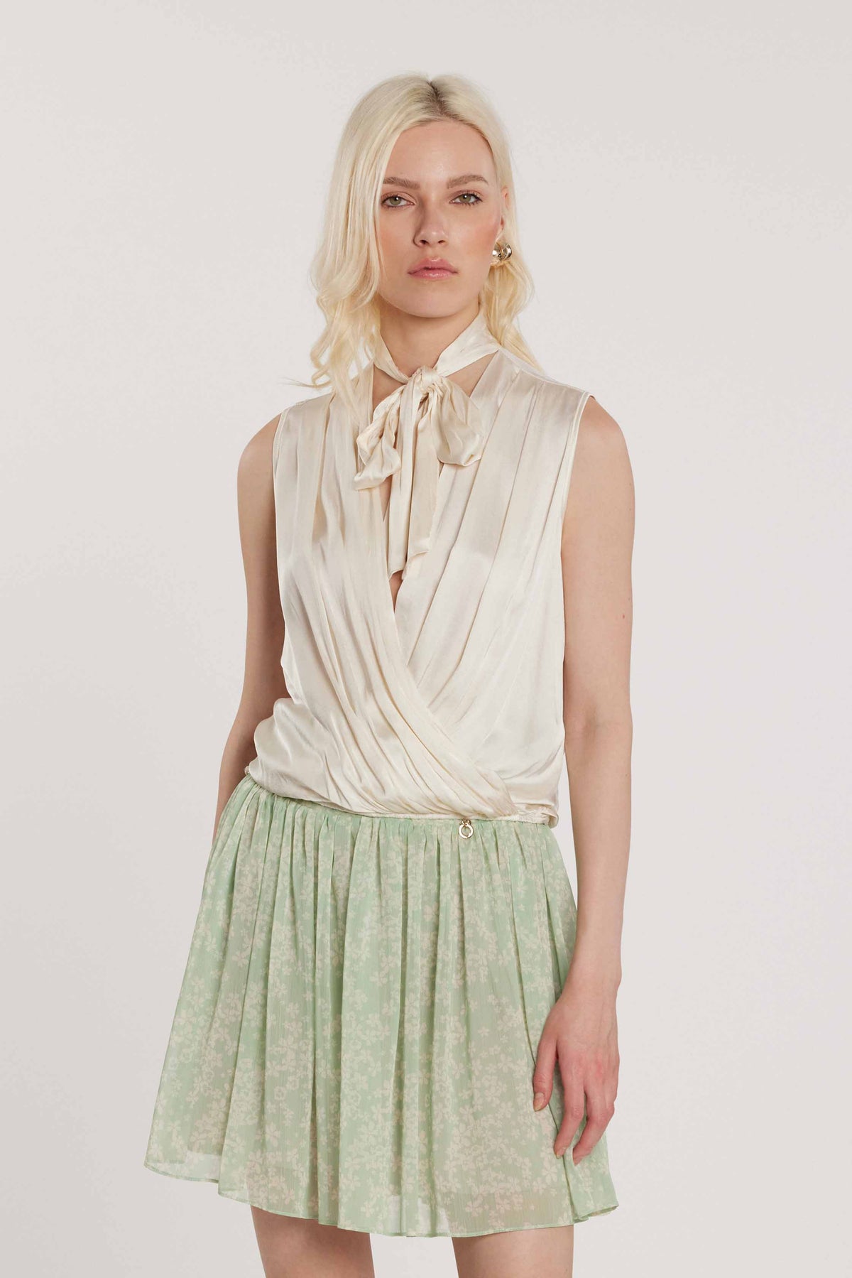 Blusa HAR smanicata con fusciacca più scollo incrocio più elastico sul fondo art. RDP2603034015 Donna Relish Primavera Estate 2026