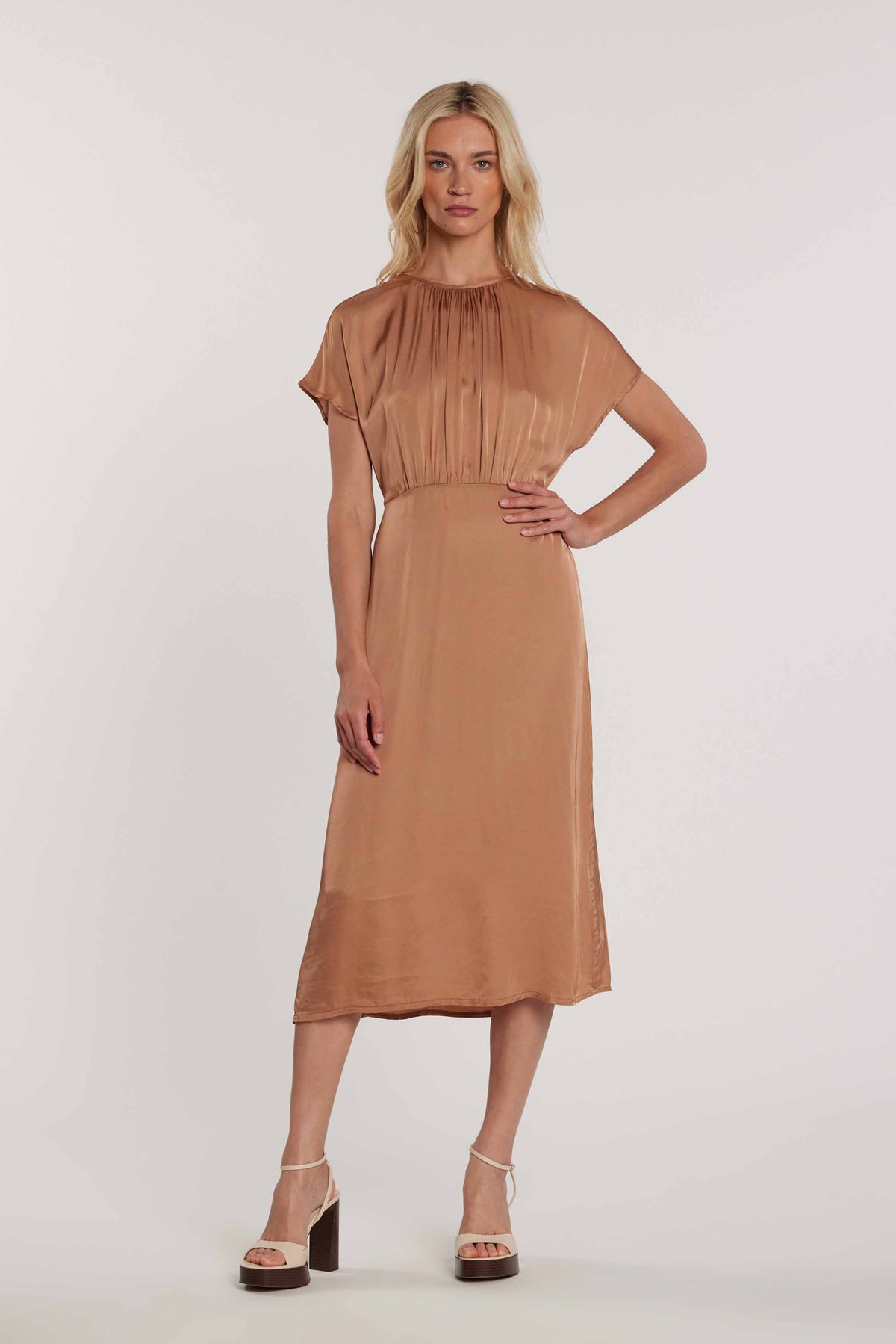 Abito CARLOTTA midi smanicato con goccia più laccetto sulla schiena art. RDP2609055052 Donna Relish Primavera Estate 2026