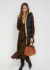 Gilet Midi Imbottito Con Dettagli Oro - Lola Casademunt Autunno/Inverno 2024/25 - LF2401009