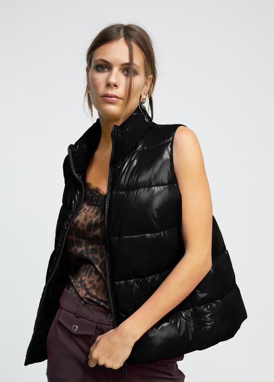 Gilet Corto Imbottito In Vernice - Lola Casademunt Autunno/Inverno 2024/25 - LF2401019