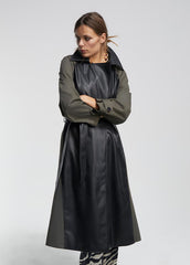 Trench abbinato ad effetto pelle- Lola Casademunt Autunno/Inverno 2024/25 - LF2401021