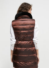 Gilet Midi Metallizzato Con Collo In Pelliccia - Lola Casademunt Autunno/Inverno 2024/25 - LF2401026