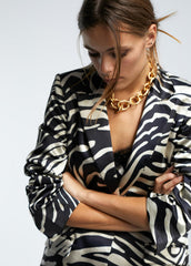 Blazer in raso stampa zebra  - Lola Casademunt Autunno/Inverno 2024/25 - LF2402008