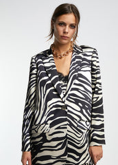 Blazer in raso stampa zebra  - Lola Casademunt Autunno/Inverno 2024/25 - LF2402008